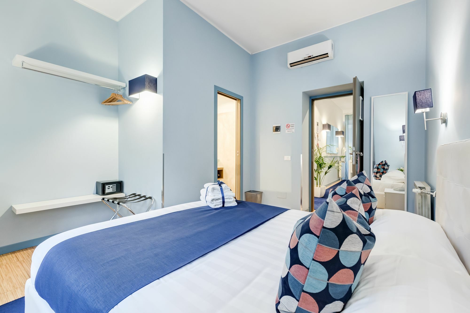 Easy Budget Colosseo Рим Екстер'єр фото